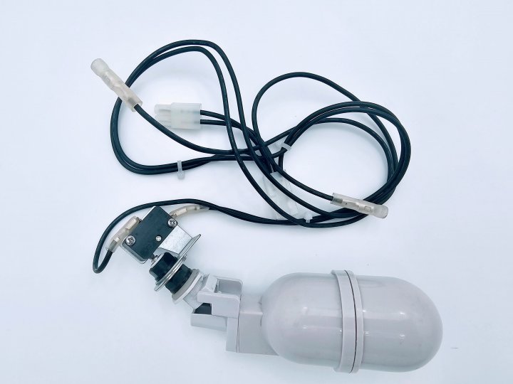 Úszókapcsoló pulzusadóval vízadagolóhoz 